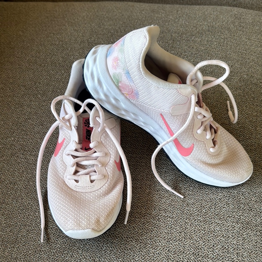 Nike Light Pink Running Shoes with Floral Detail